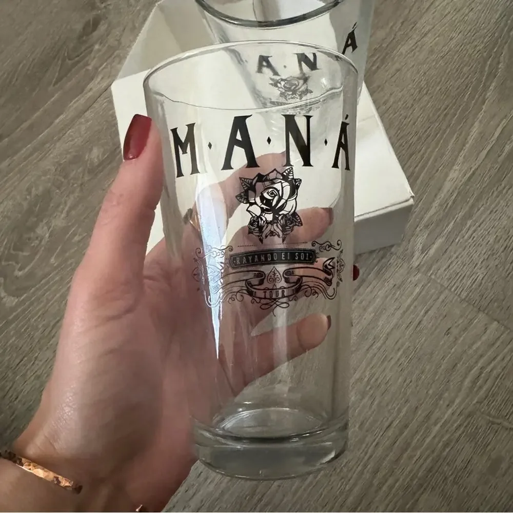 NEW (2) Mana clear drinking glasses